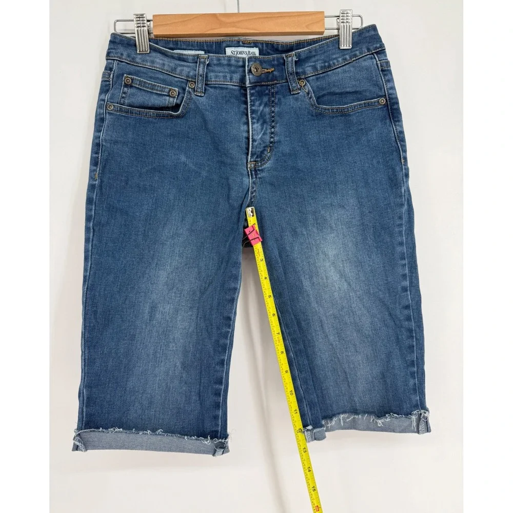 St Johns Bay Womens Blue Denim‎ Bermuda Shorts Raw Hem Stretch Mid Rise Sz 4